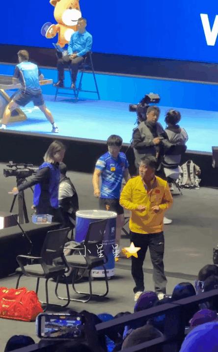 华体会hth-包含比赛现场观众热情高涨，呐喊声此起彼伏的词条