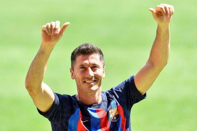 华体会下载-曼联绝地反击曼城，莱万高光表现