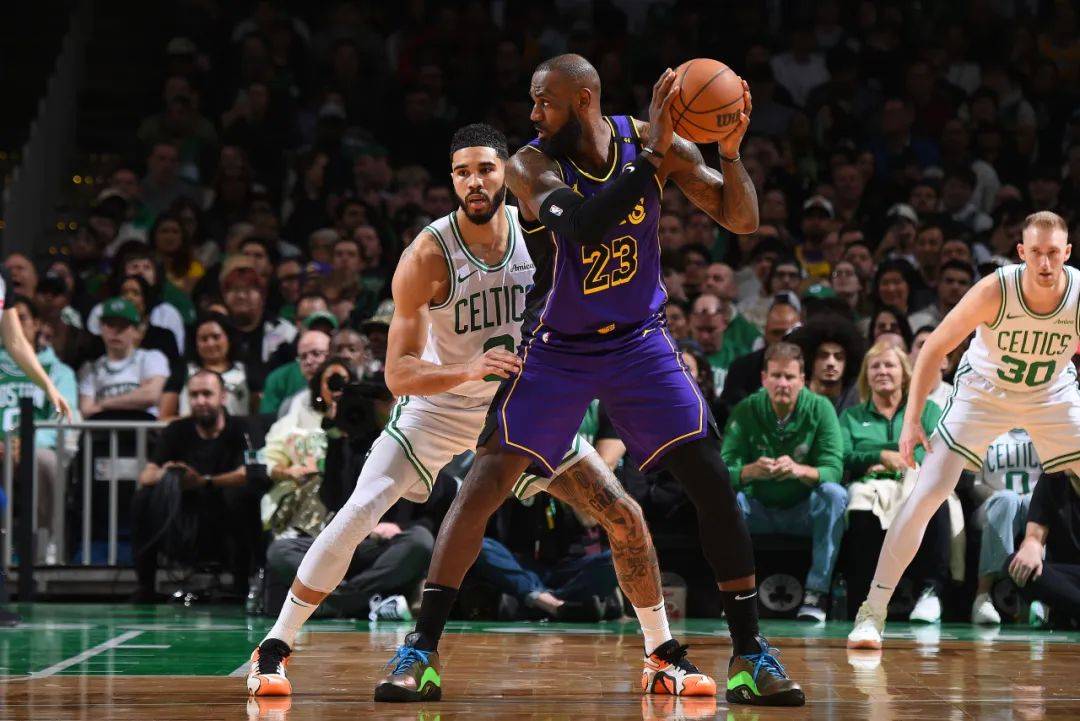 华体会hth-湖人横扫立陶宛男篮，杰伦·布朗制霸全场的简单介绍