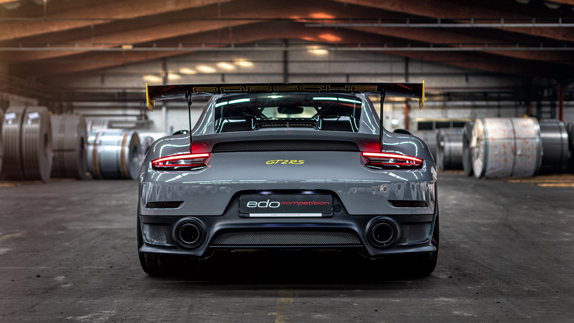 赛道与绿茵场,两种精准掌控的巅峰对决